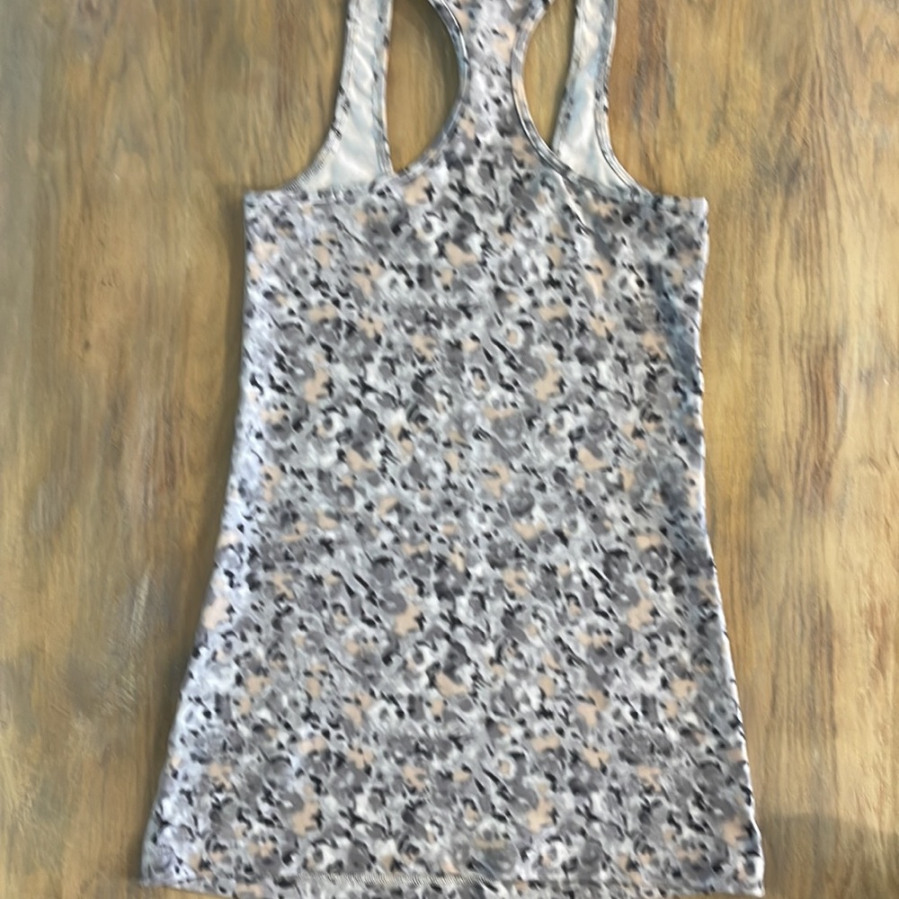 Lululemon - Picture 5 of 5
